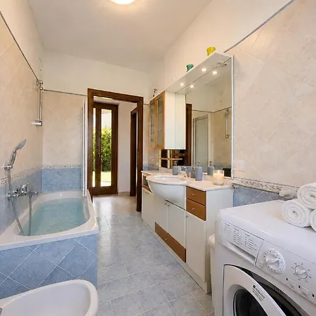 شقة -giardino E Terrazza- 5 Posti, Wifi, Garage *